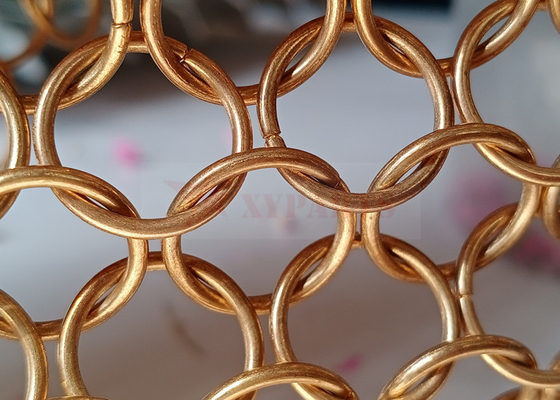 Ozdobna kurtyna z siatki ze stali nierdzewnej w kolorze złotym do projektowania architektury